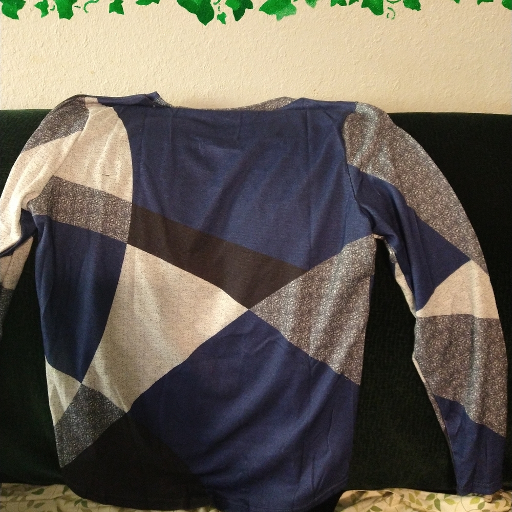 Thin blouse with buttons on both sides - Picture 2 of 4